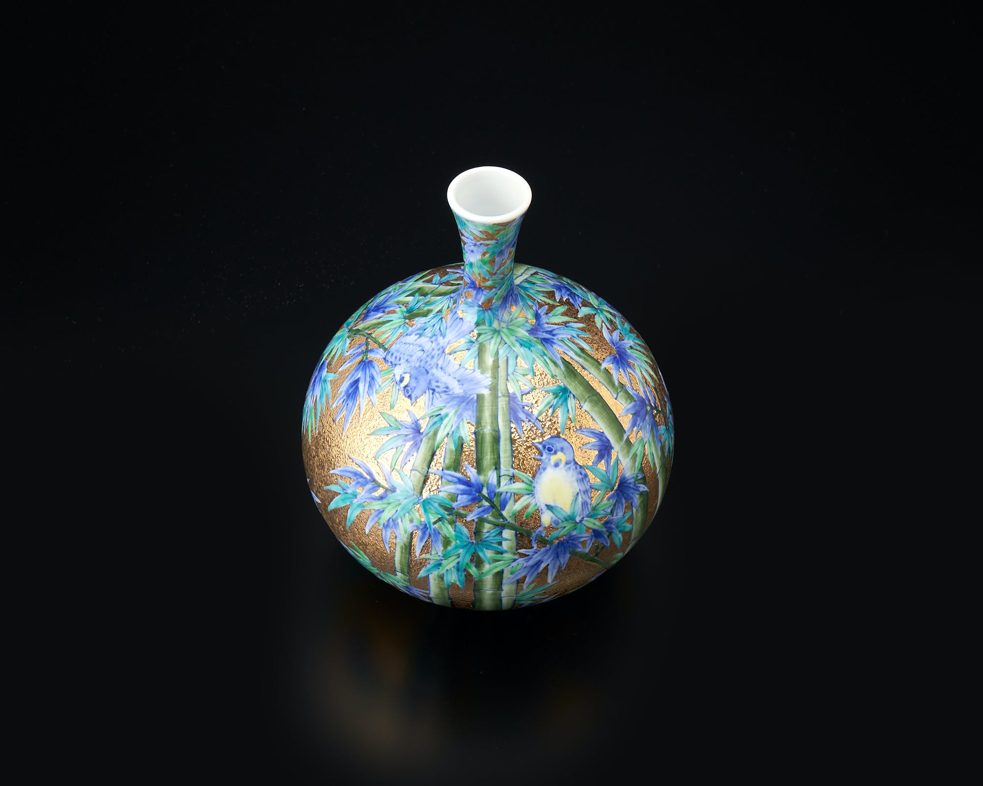 花器「ミニ花瓶 金彩竹雀図」 金龍窯 江口天童 有田焼 陶磁器 – Takumi