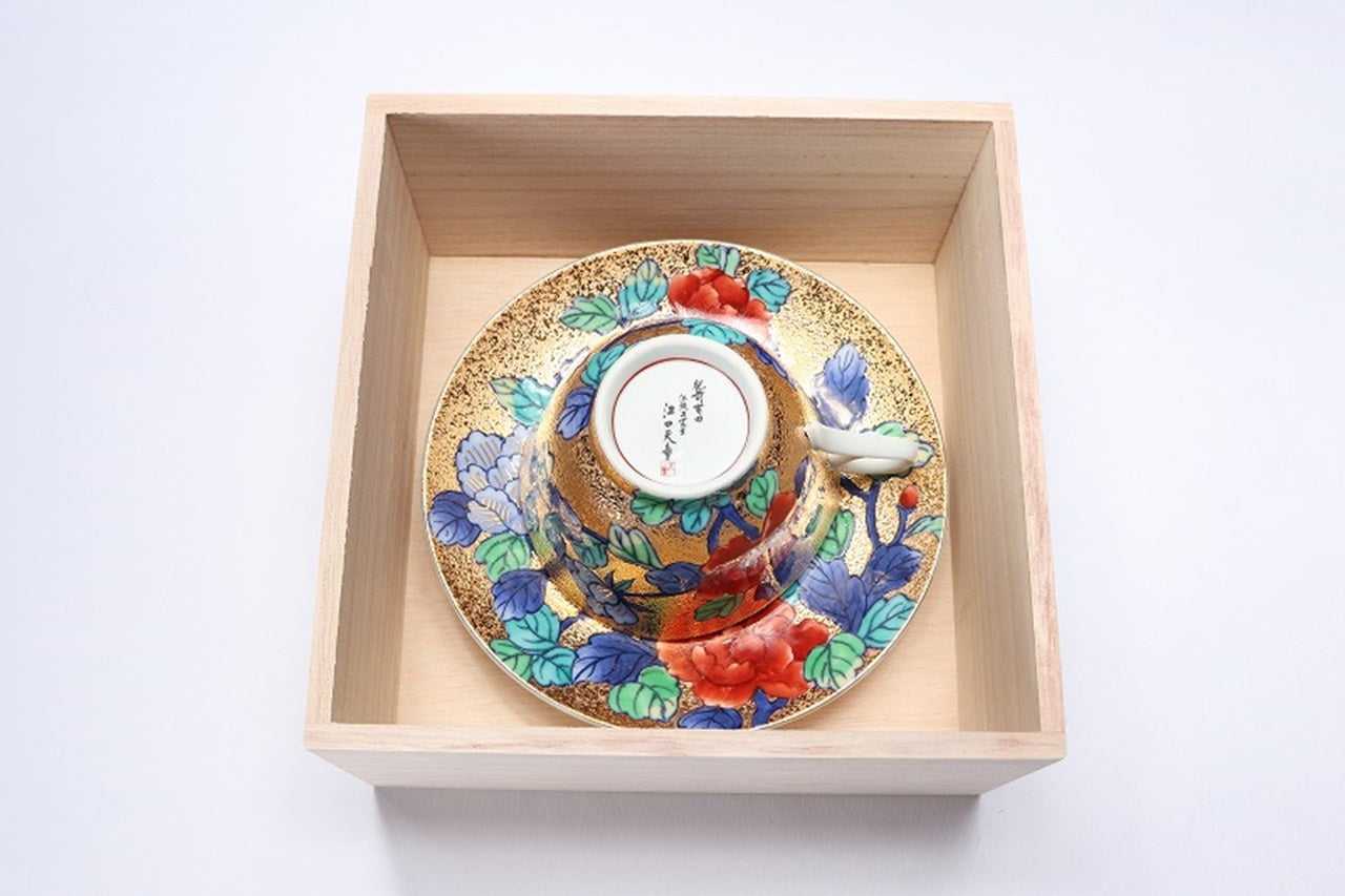 カフェ用品 「コーヒー碗 金彩 牡丹 木箱付」 金龍窯 江口天童 有田焼