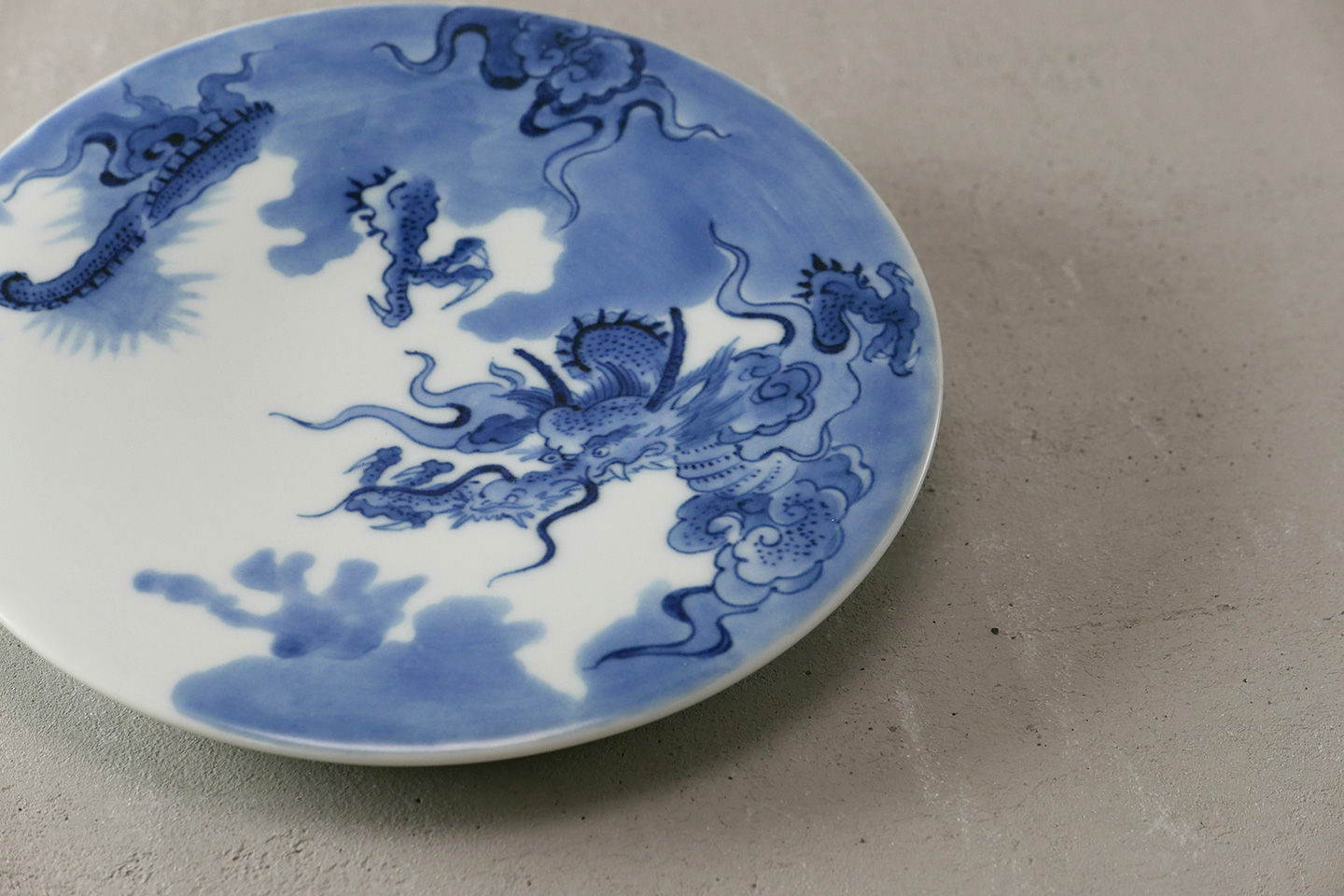 雲竜文 染め付け 皿 磁器 焼物 雲竜文 染め付け 皿 磁器 焼物 雲竜文