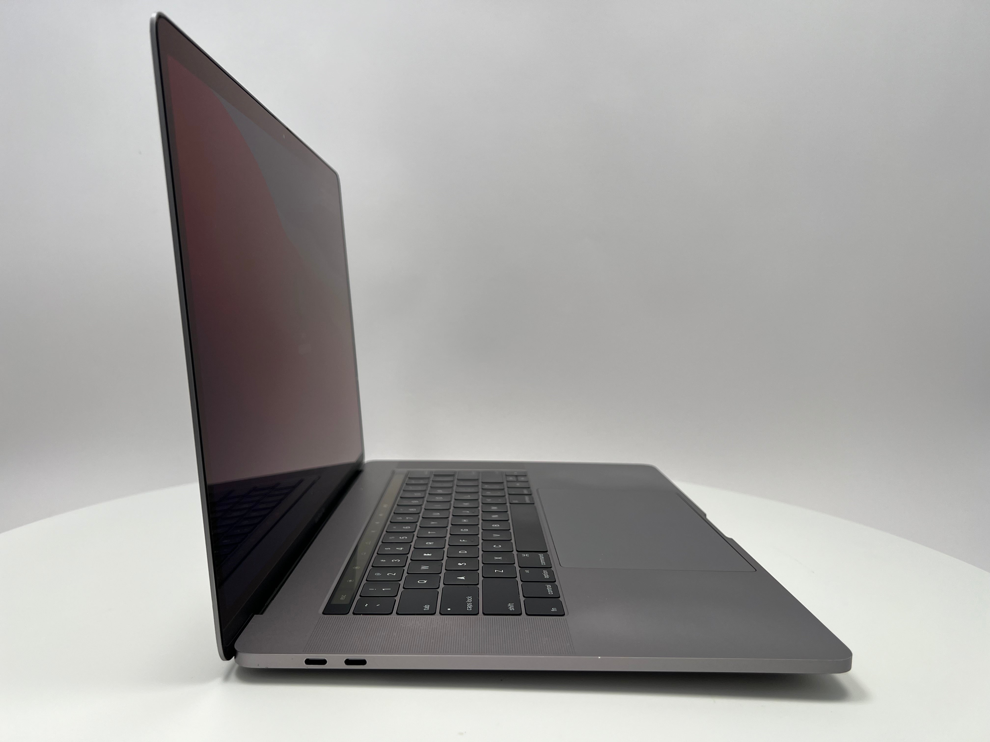 2016 MacBook Pro 15-inch i7 – 16GB RAM 512B SSD Silver | Techable