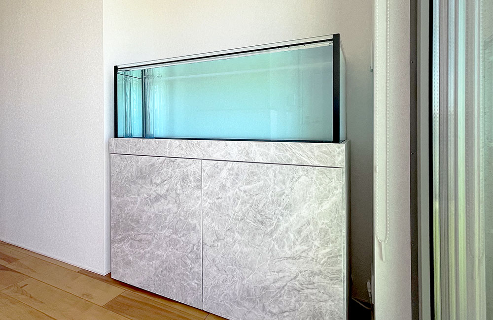 個人宅様に120cmクリアガラス水槽を販売・設置！透明感が美しい特注