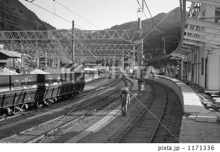 鉄道 国鉄・青梅線奥多摩駅構内 昭和58年の写真素材 [1171336] - PIXTA