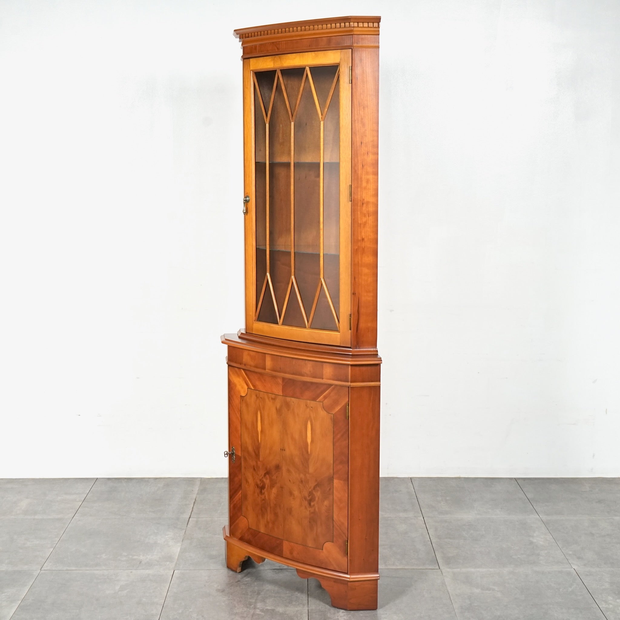 r1008 イギリスビンテージ ユニークな形が個性的なコーナー