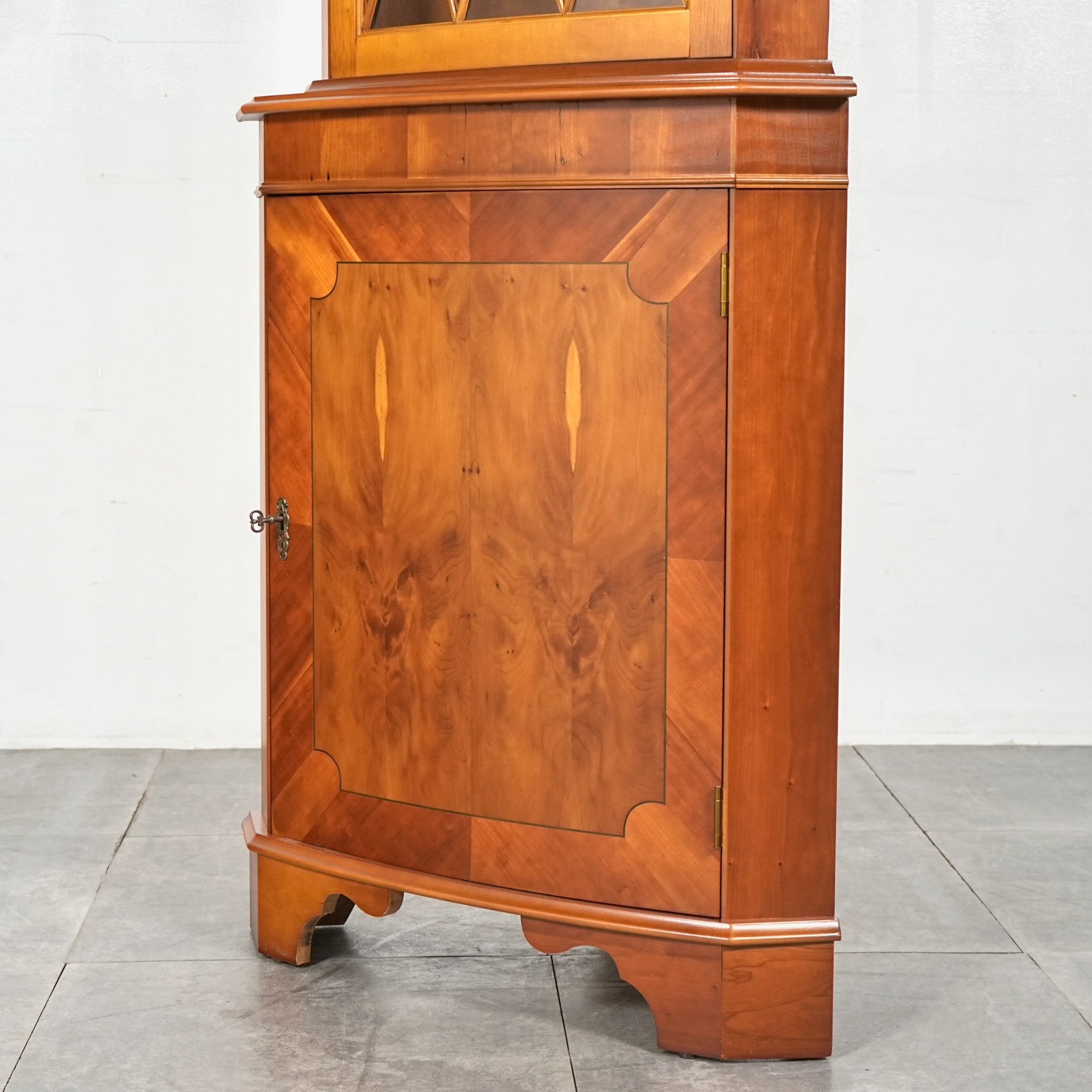 英国クラシック ヴィンテージ コーナーキャビネット – TIME HYPE