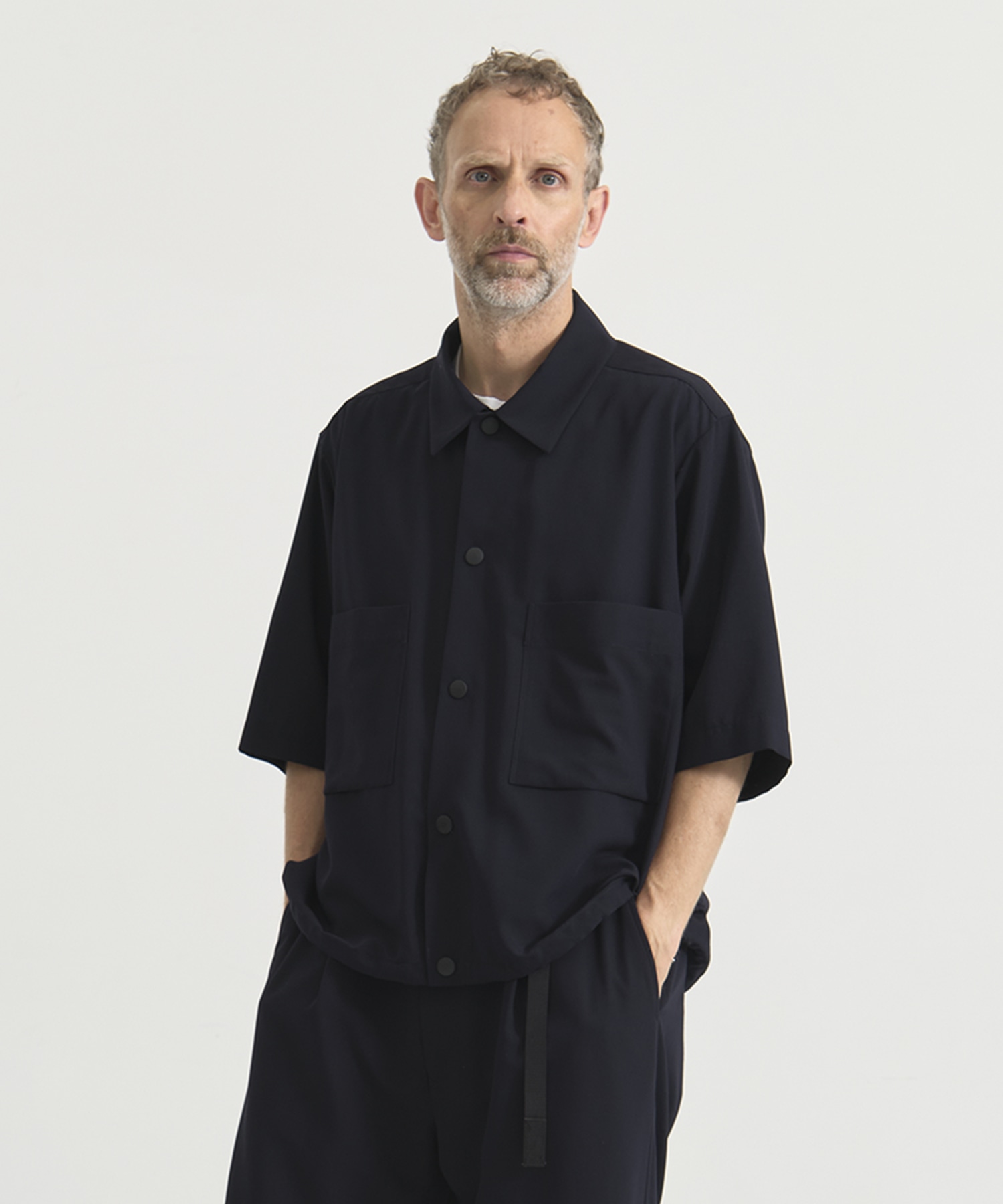 別注Draw Code S/S シャツ(4 BLACK): UJOH HOMME: MENS｜THE TOKYO
