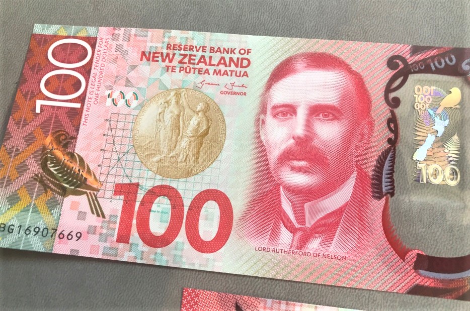 さ*)様 ニュージーランド旧紙幣100ドルx32枚 さ*)様 ニュージーランド