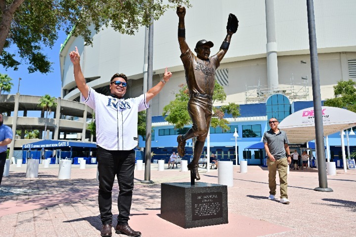 創立25周年のレイズが“球団史上最大の瞬間”を称える銅像を設置