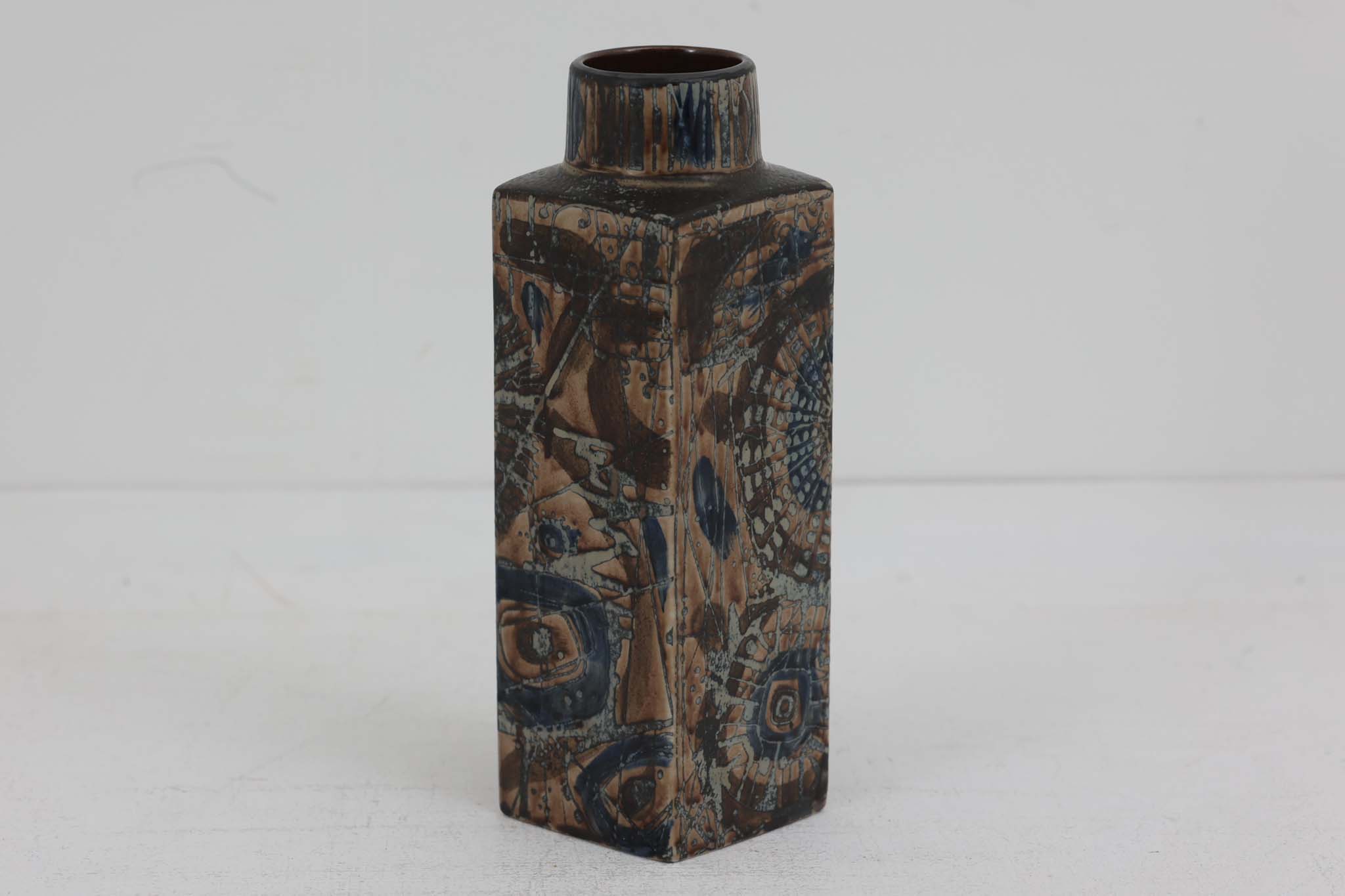 ☆花瓶、ロイヤルコペンハーゲンBACAシリーズ、魚模様、茶系、中古品。