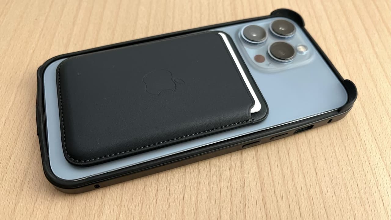 MagSafe対応iPhoneレザーウォレット - ミッドナイト