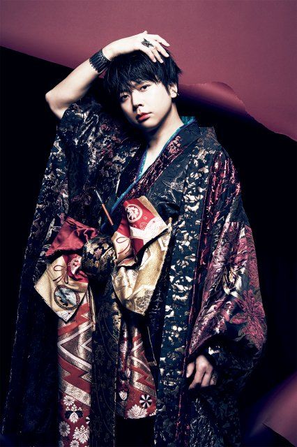 NEWS増田貴久、最新ツアー全衣装を自身で徹底解説 『装苑』だけの特別