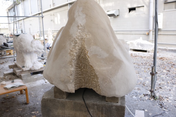 藝大生インタビュー｜彫刻科4年・森 木ノ実「石から削り出された、一瞬