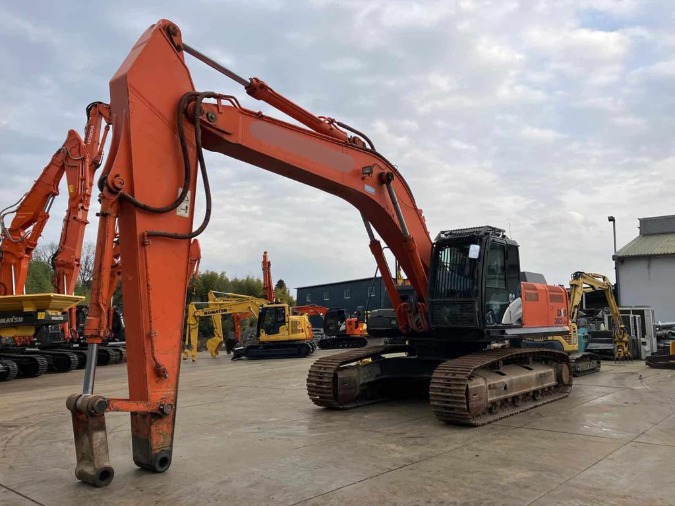 キャタピラー E200B ユンボ（油圧ショベル）0.7クラス～ 中古重機・建