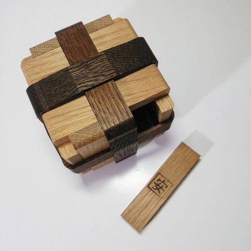 KARAKURI BOX カラクリ箱 板倉組箱 安兵衛 亀井明夫 パズル 希少 2025