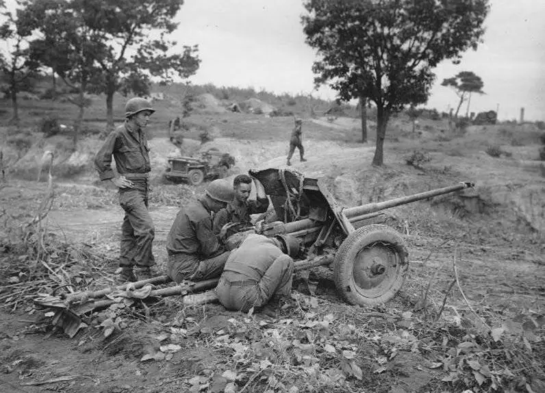 戦争写真 兵士と大砲 セピア調 戦前高射砲 戦争写真 兵士と大砲 セピア調