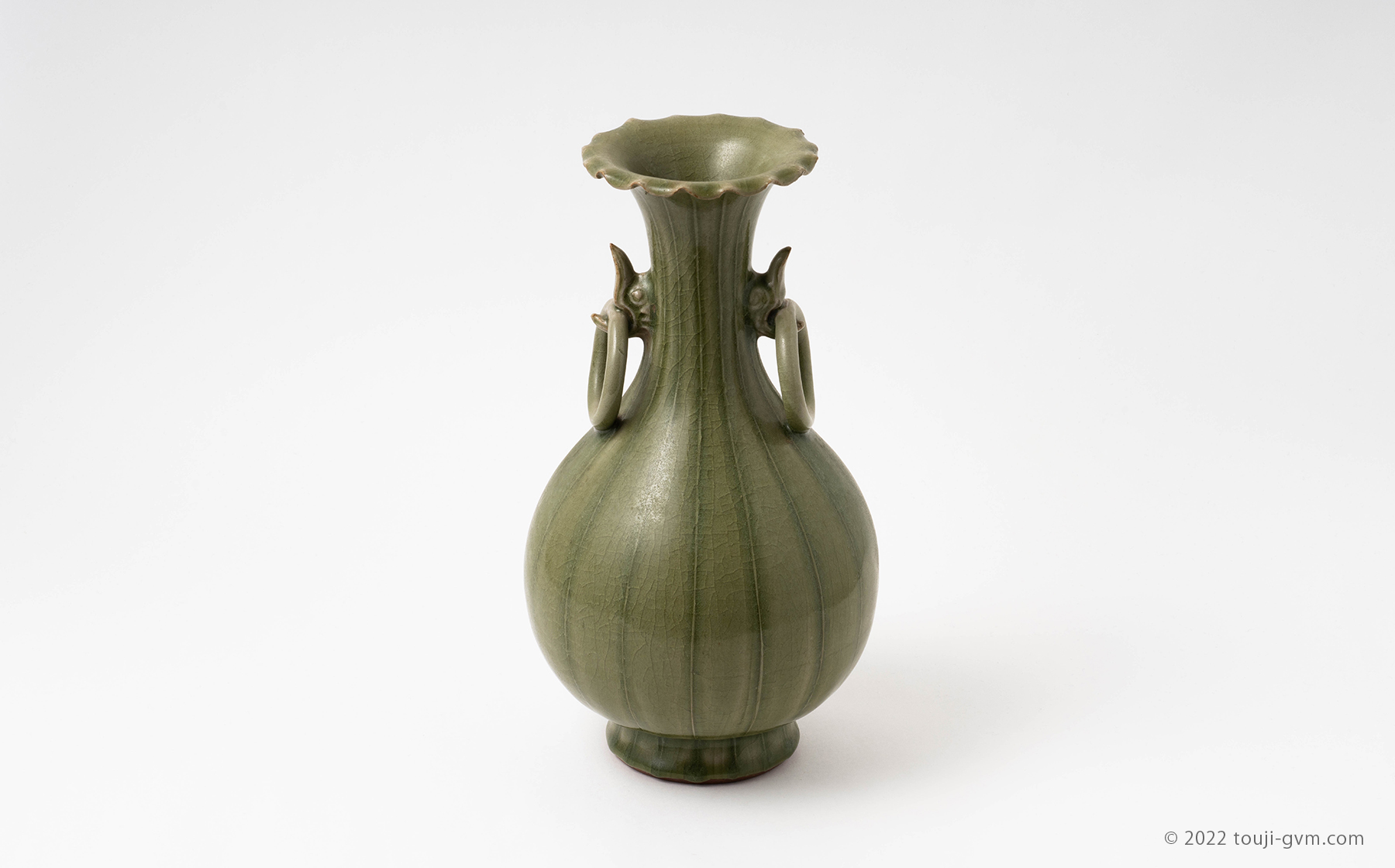 龍泉窯 青磁花口獣环耳瓶 – Longquan Celadon | 陶磁オンライン美術館