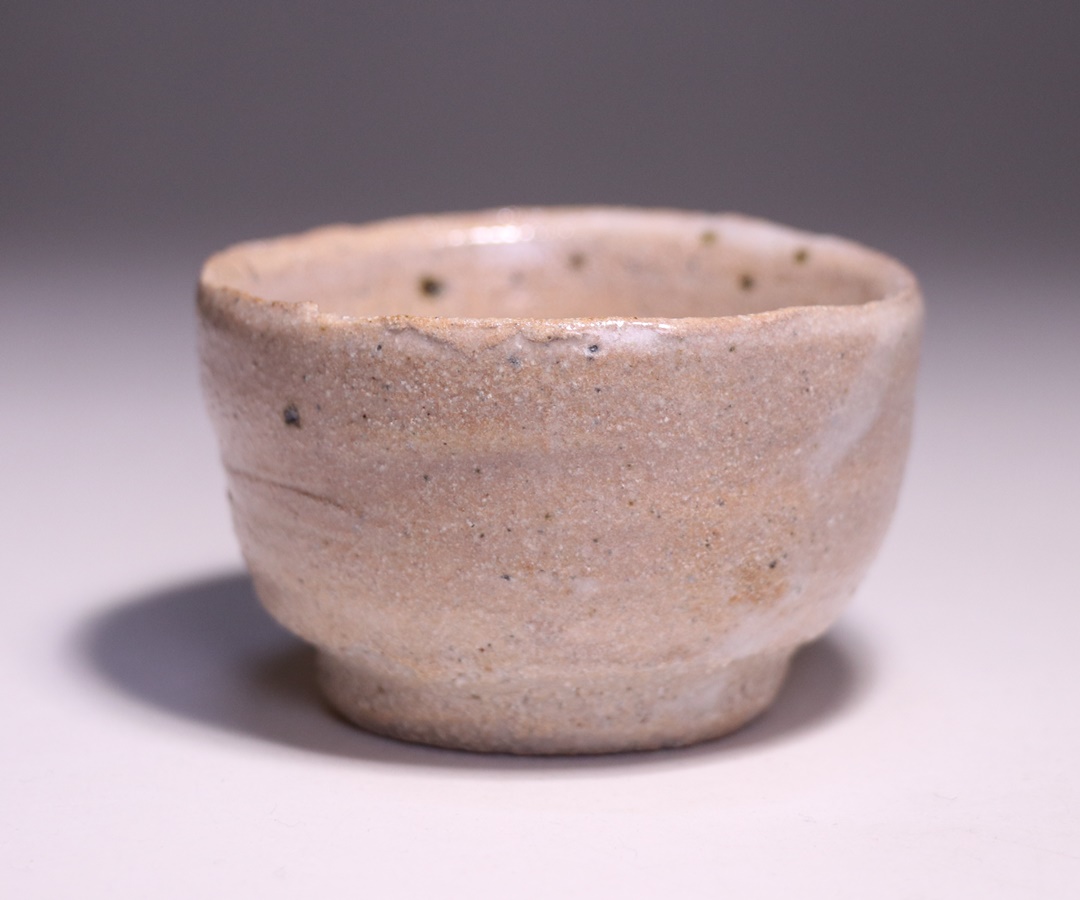 金重有邦 作 「唐津土灰釉盃」 ～備前焼専門卸小売店 川口陶楽苑～