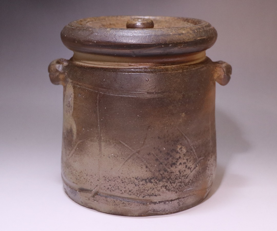 伊勢崎 満 作 「備前耳付水指」 ～備前焼専門卸小売店 川口陶楽苑～