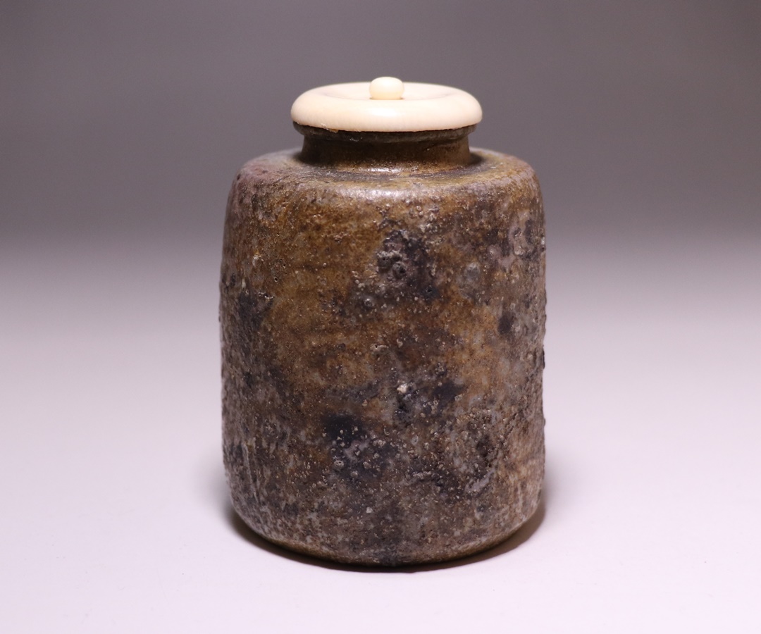 伊勢崎 満 作 「備前肩衝茶入」 ～備前焼専門卸小売店 川口陶楽苑～