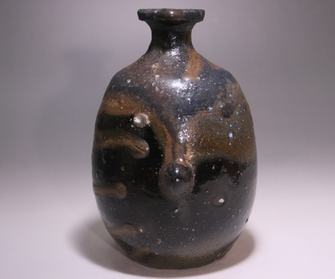 伊勢崎 淳 作 「備前黒徳利」 ～備前焼専門卸小売店 川口陶楽苑～