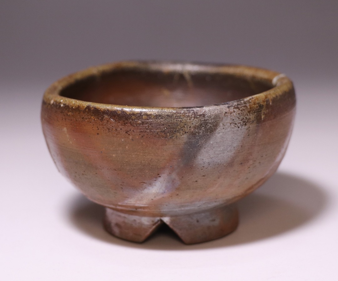 伊勢崎 満 作 「備前耳付水指」 ～備前焼専門卸小売店 川口陶楽苑～