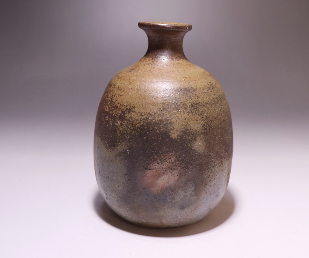 伊勢崎 満 作 「伊部徳利」 ～備前焼専門卸小売店 川口陶楽苑～