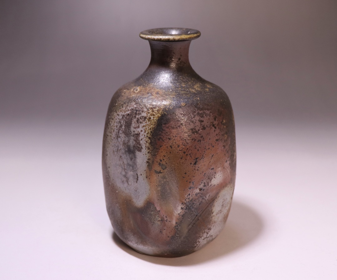 伊勢崎 満 作 「伊部徳利」 ～備前焼専門卸小売店 川口陶楽苑～
