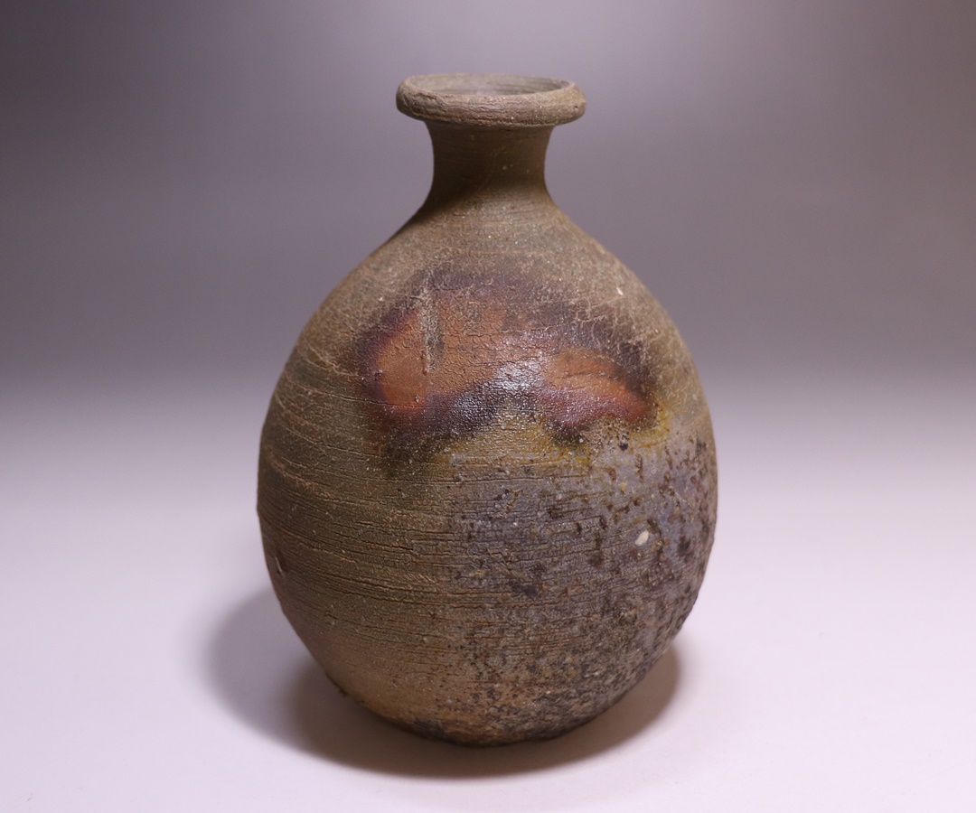 備前焼の国指定伝統工芸士兼松敬之氏の作品 徳利、工芸品。 藤原