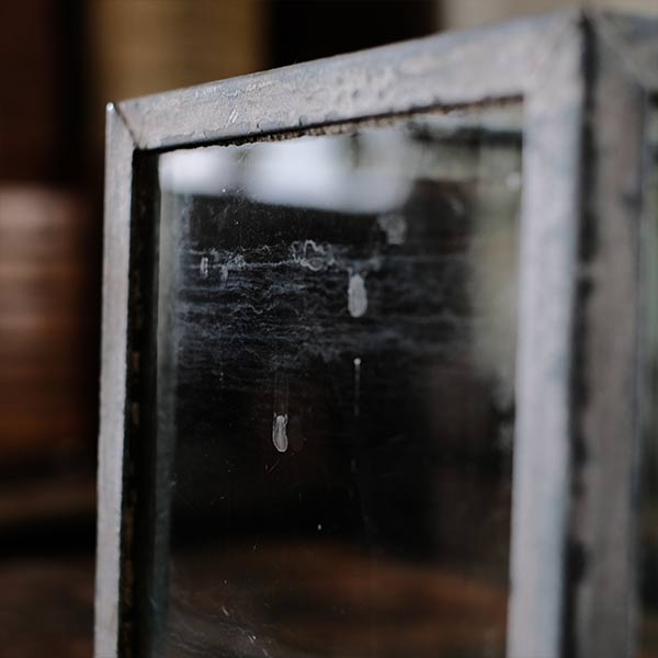 古い ブリキの水槽 ディスプレイに 古い ブリキの水槽 ディスプレイに