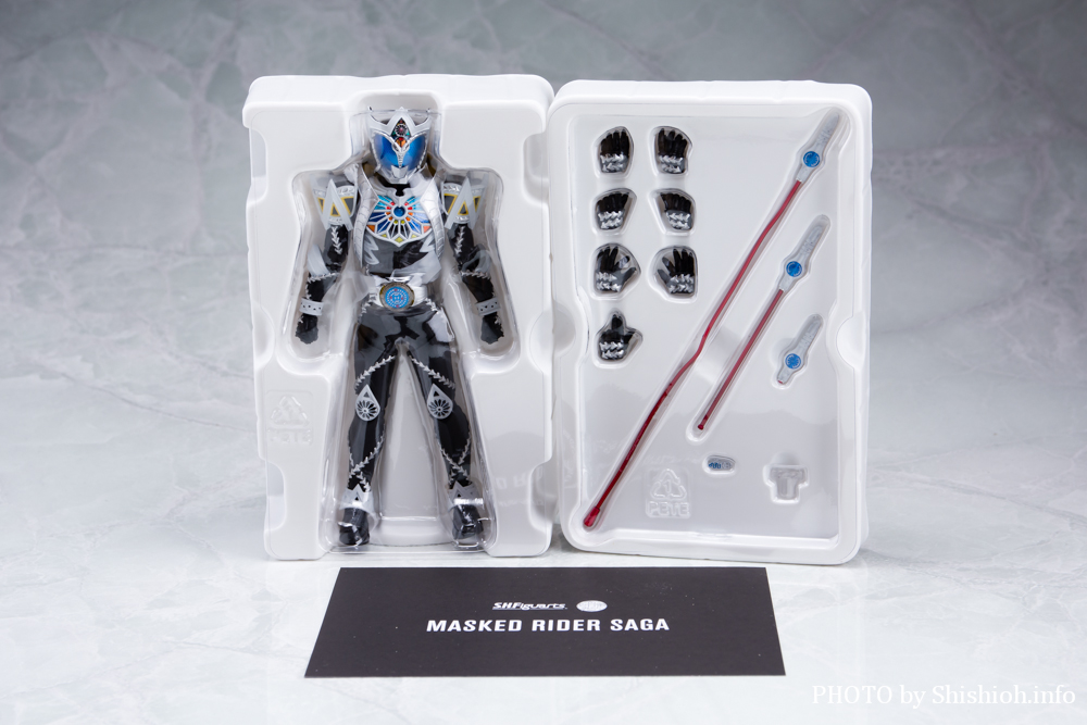 真骨彫 仮面ライダーサガ ダンボール未開封 真骨彫 仮面ライダーサガ 内