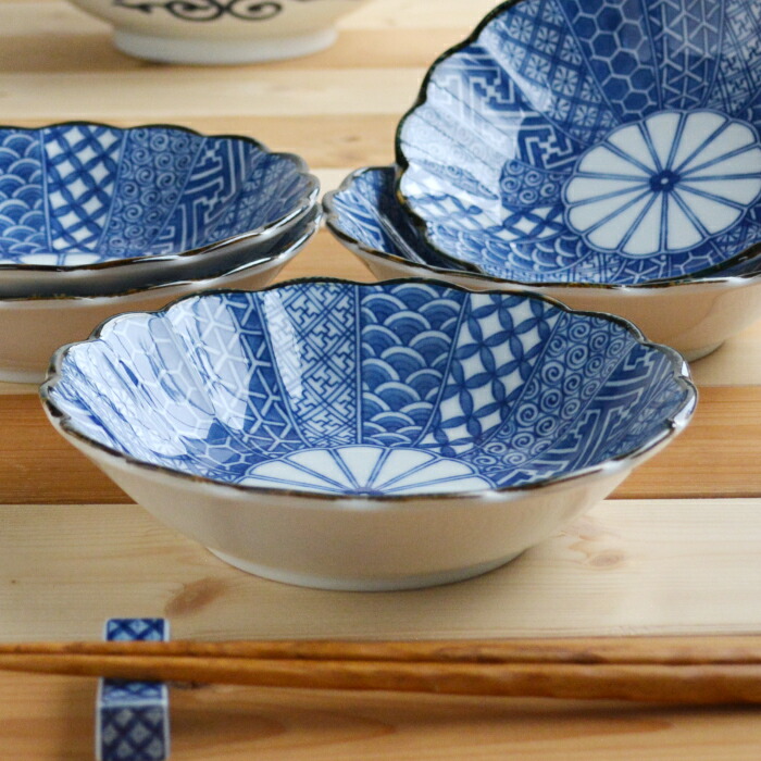 染付け海老と水藻文の小鉢 染付け海老と水藻文の小鉢 直径約10.5cm 高