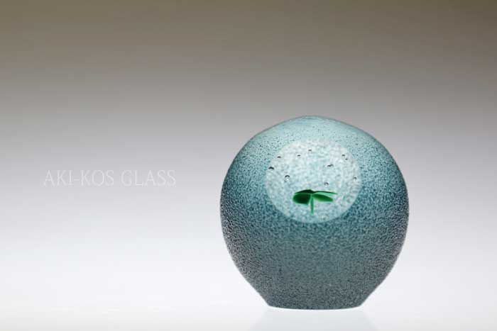 送料無料 中に泡ありガラスペーパーウェイト 小さな花入れ 送料無料 中