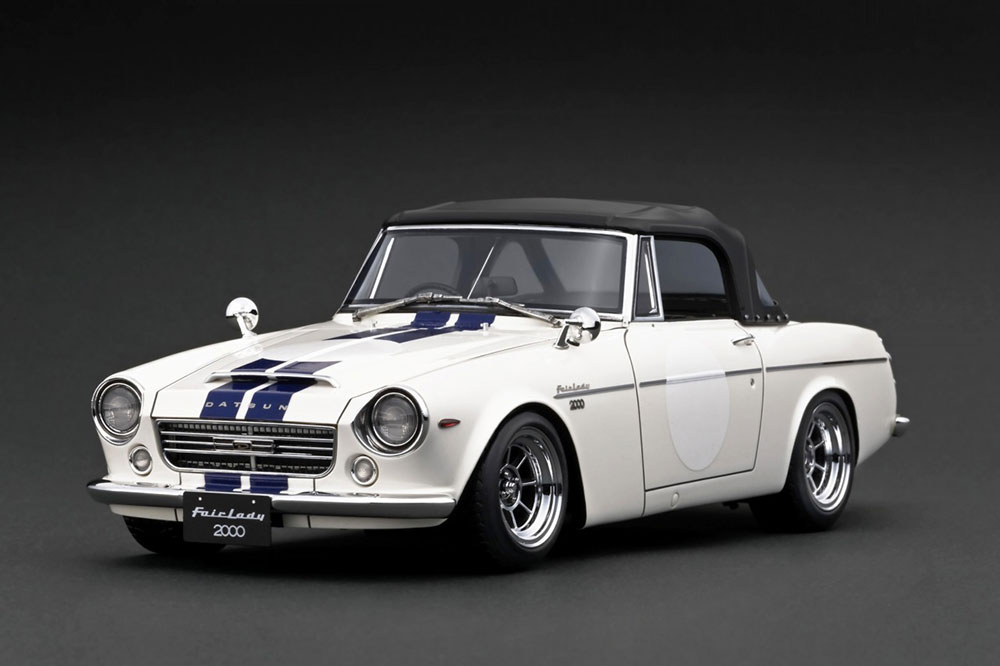DATSUN Fairlady 2000 (SR311) Red/White (1/18 Scale)【IG2715