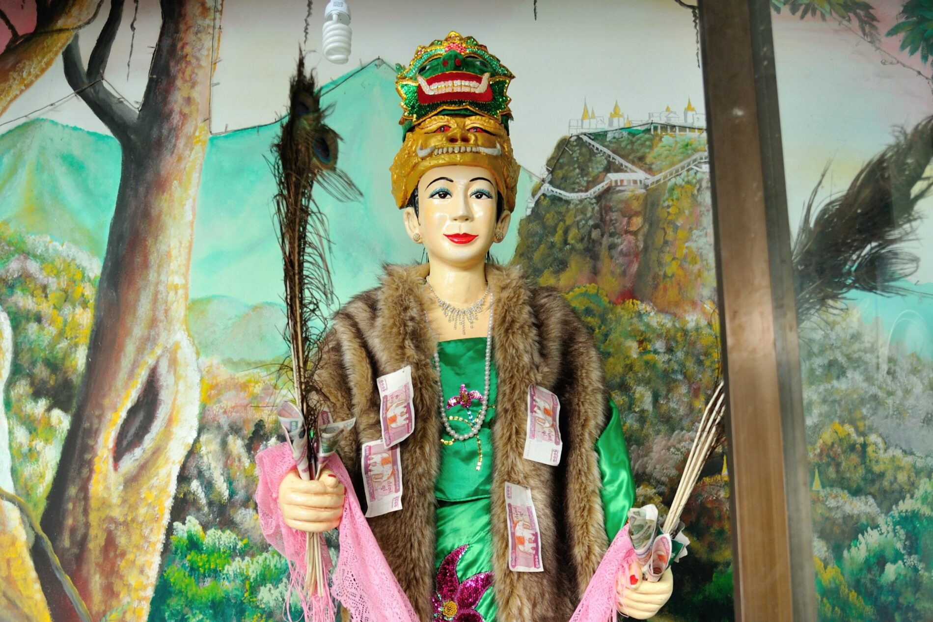 ミャンマー ナッちゃん ナット 精霊信仰 女性霊供養像 呪物 ナッ神信仰