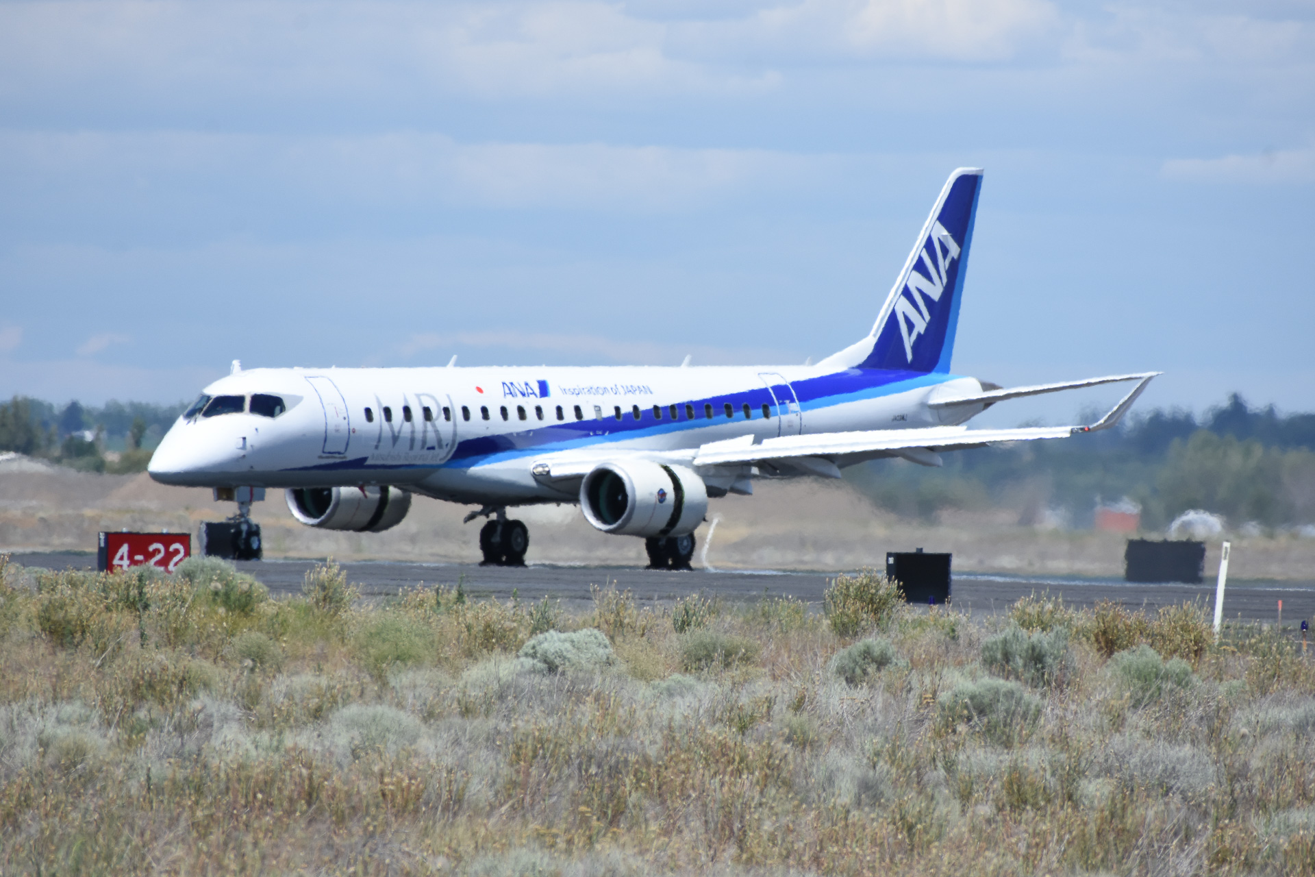 ANA MRJ モデル航空機 約15cm スタンド付き ANA MRJ モデル航空機 約