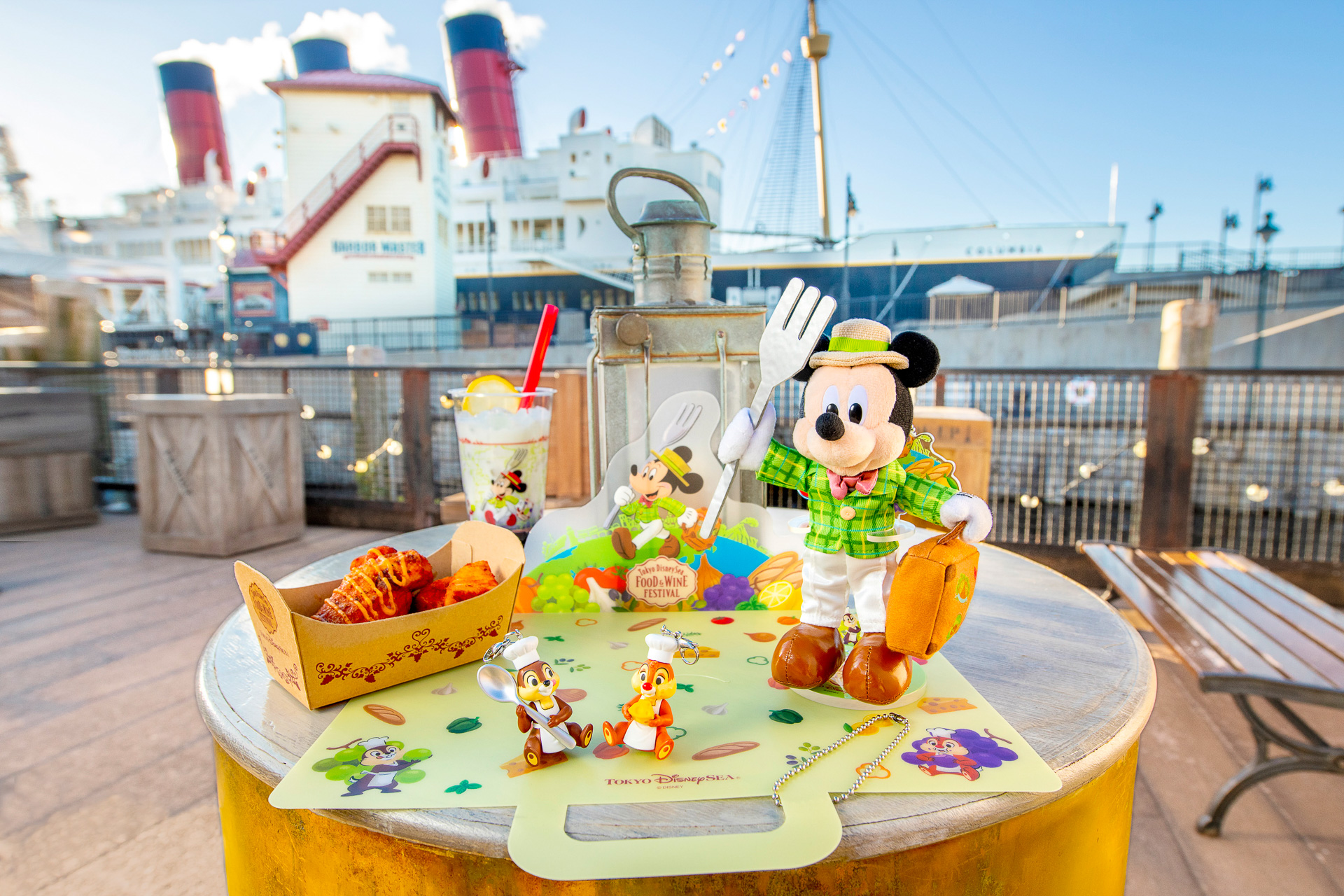 東京ディズニーシー、新グッズは旅と食事を楽しむミッキーマウスを