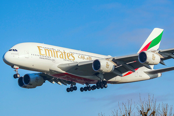 エミレーツ 新プレミアムエコノミーを備えたエアバスA380をドバイ