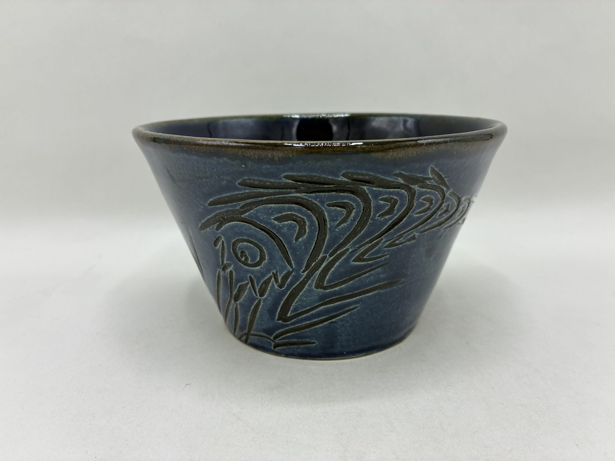 陶器-彫刻模様のある壺屋焼の壺 陶器-彫刻模様のある壺屋焼の壺 陶器