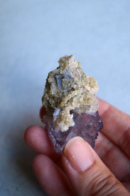 自然のままのワイルドな姿が魅力！大地のパワーを感じられる母岩付き