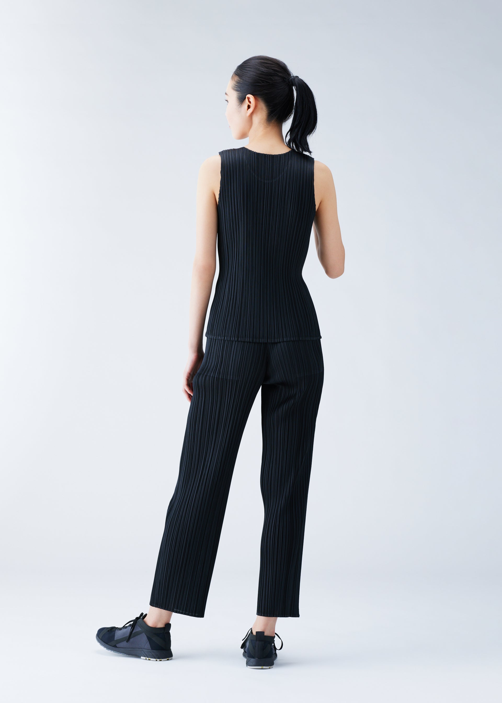 イッセイミヤケPLEATS PLEASE ブラック ガウチョパンツサイズ3