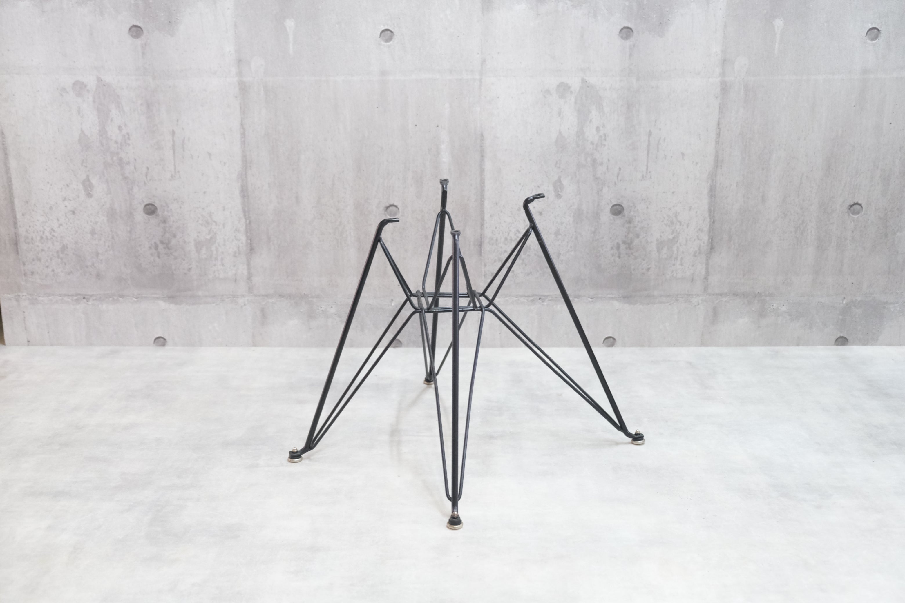 構造が美になる｜イームズ エッフェルベース 1stモデル レプリカ