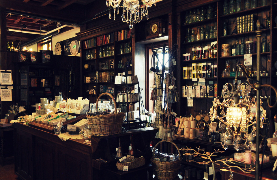 アンティーク家具と雑貨のお店 ビクトリアンクラフト