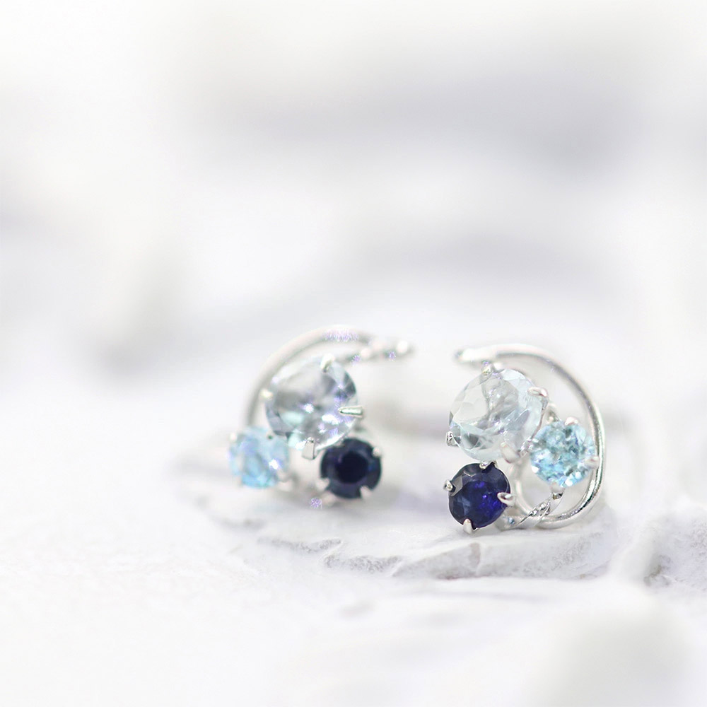 K14WGフープピアス 青いストーン付き K14WGフープピアス 青いストーン