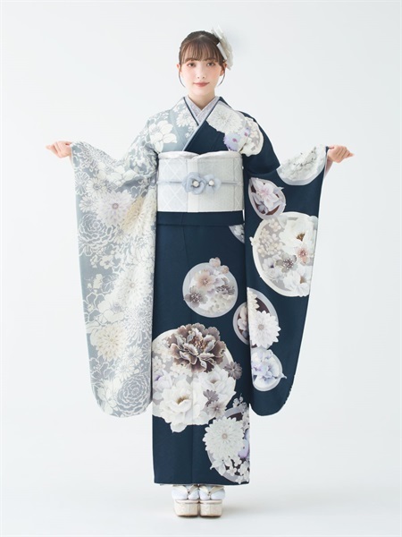 F5704 片身替り／紺色×花丸紋と菊柄の正絹振袖単品【和風館ICHI】