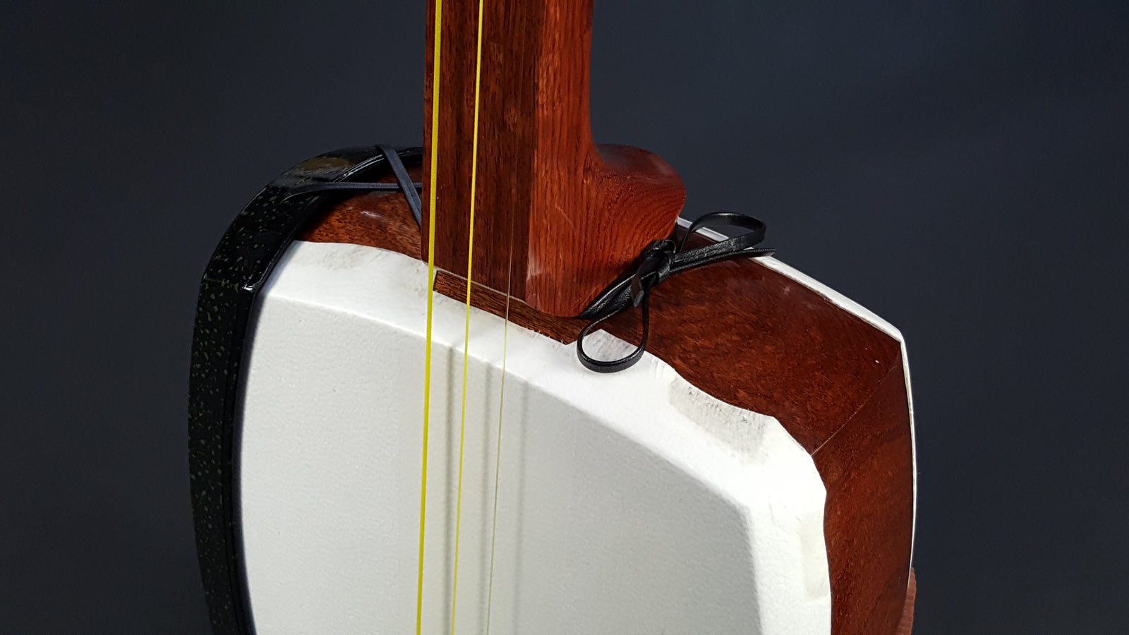 津軽三味線 花梨 丸打胴 犬皮 平溝 東さわり 和楽器 津軽三味線