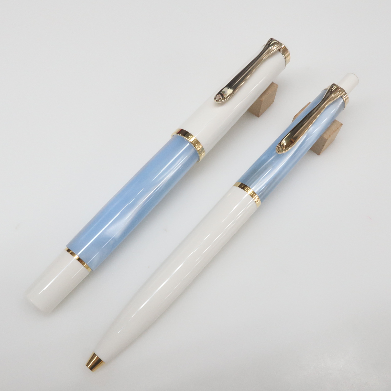 ☆【特別生産品】ペリカン ボールペンクラシック200パステルブルー