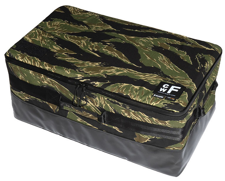 CWFのコンテナが特別仕様に。 バリスティクスとのコラボでタイガーカモ