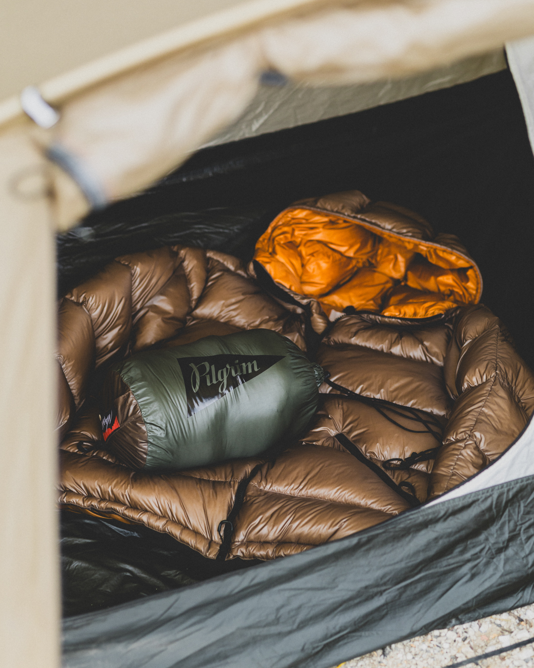 ピルグリム サーフ＋サプライが今年もナンガに別注！“着られる寝袋”が