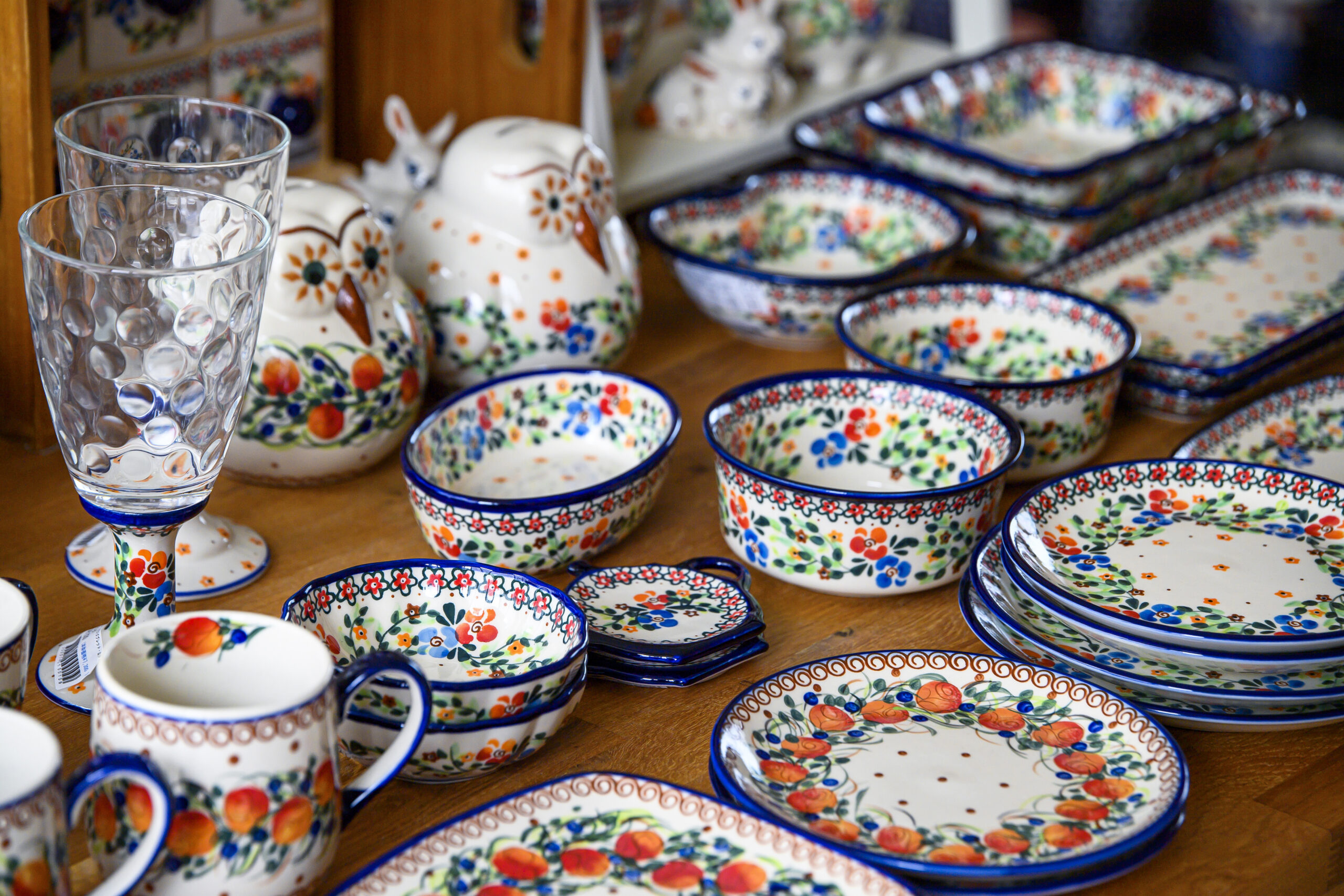 ポーランド食器水彩画額縁付き 33cm×19cm ポーランド食器水彩画額縁