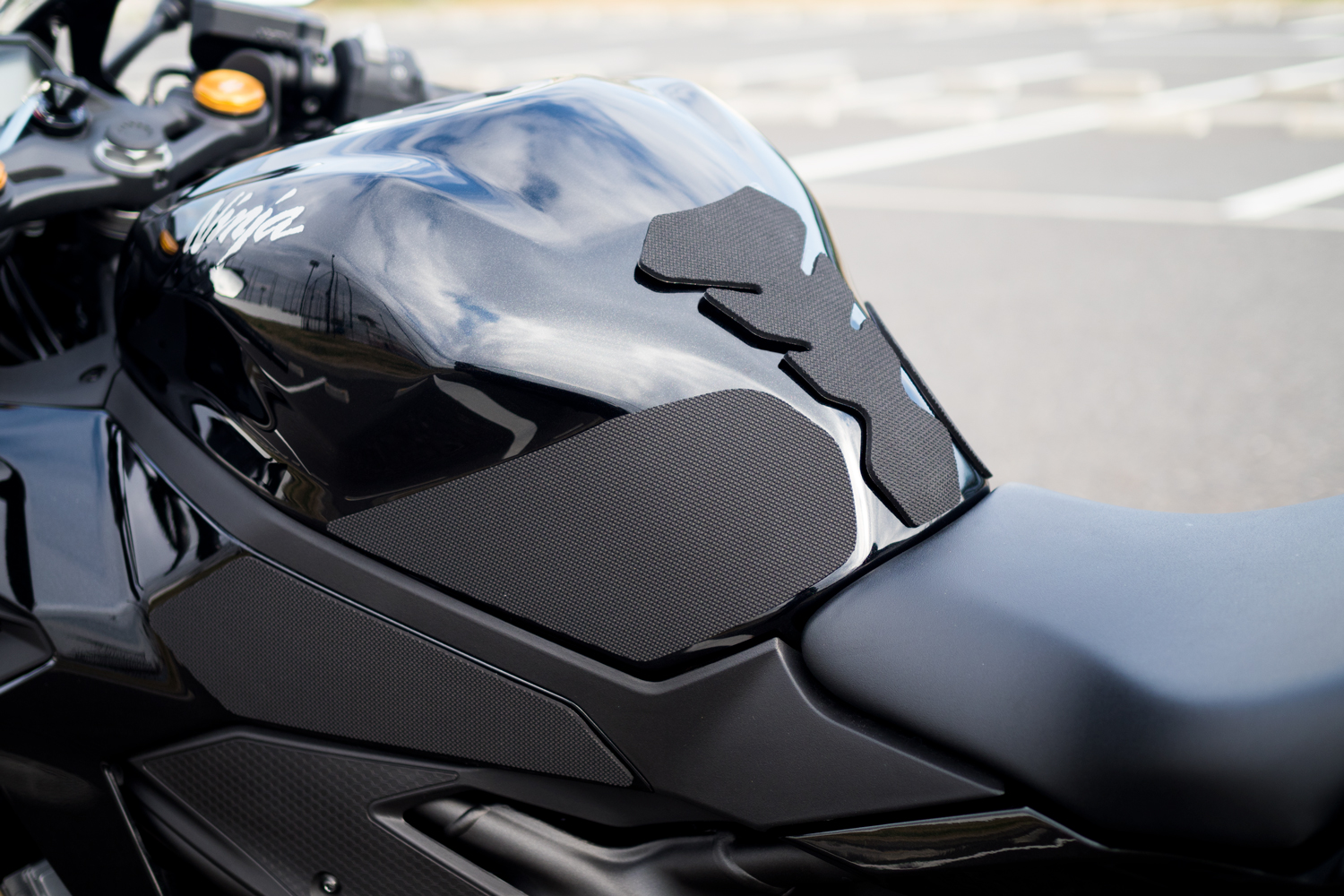 Ninja ZX25R/SE/SE KRタンクパッド貼り付けイメージ G2-59 - バイク