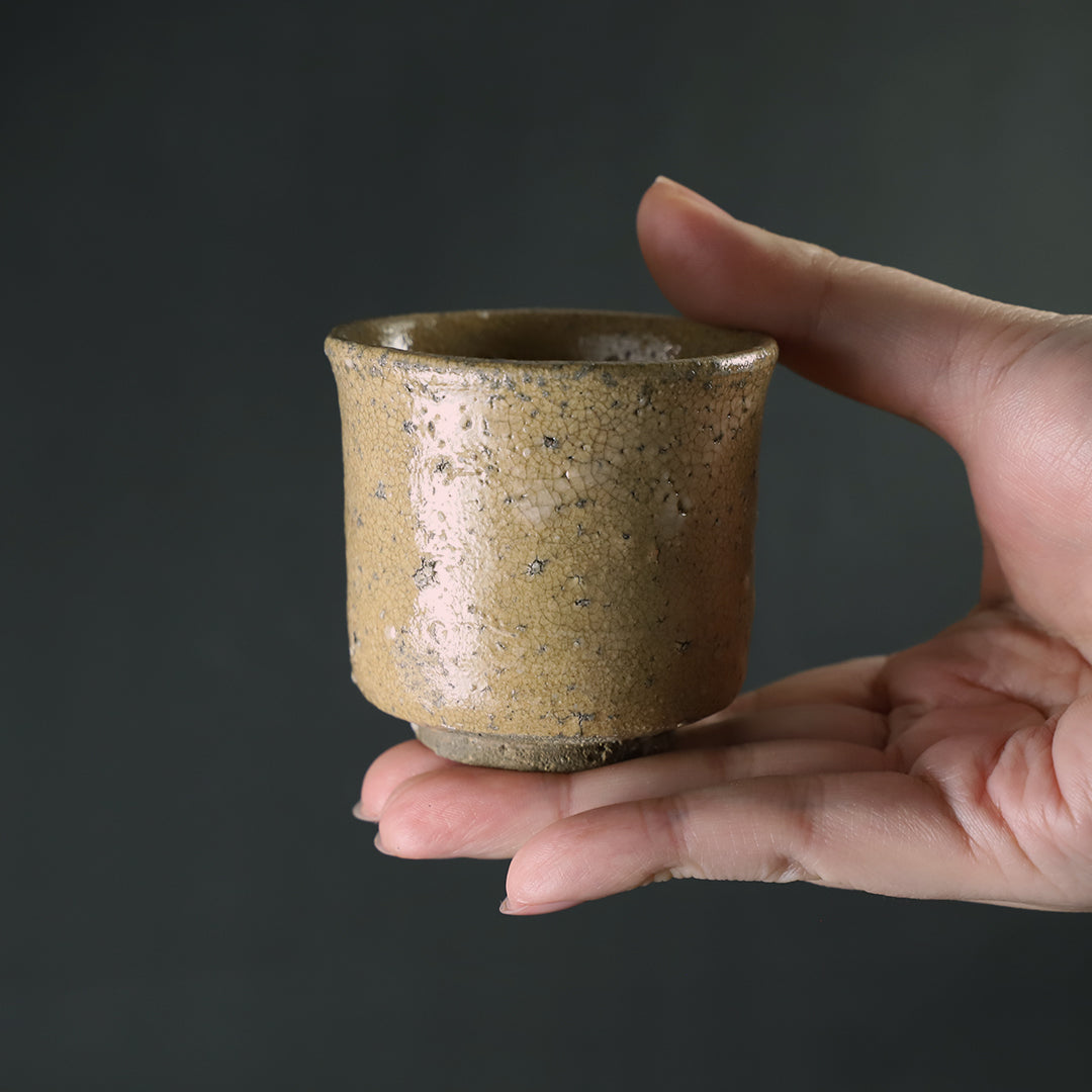 内村慎太郎 作 奥高麗たちぐい呑 No.24 – ギャラリー一番館オンライン